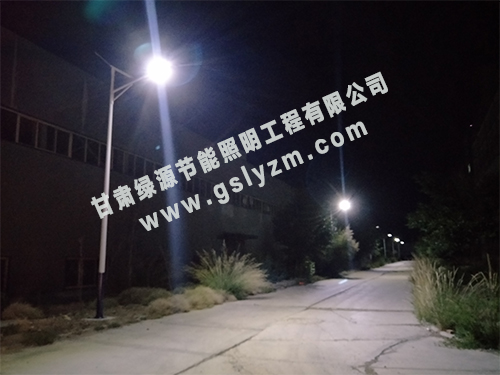 張掖山丹縣6米太陽(yáng)能二體燈工程案例